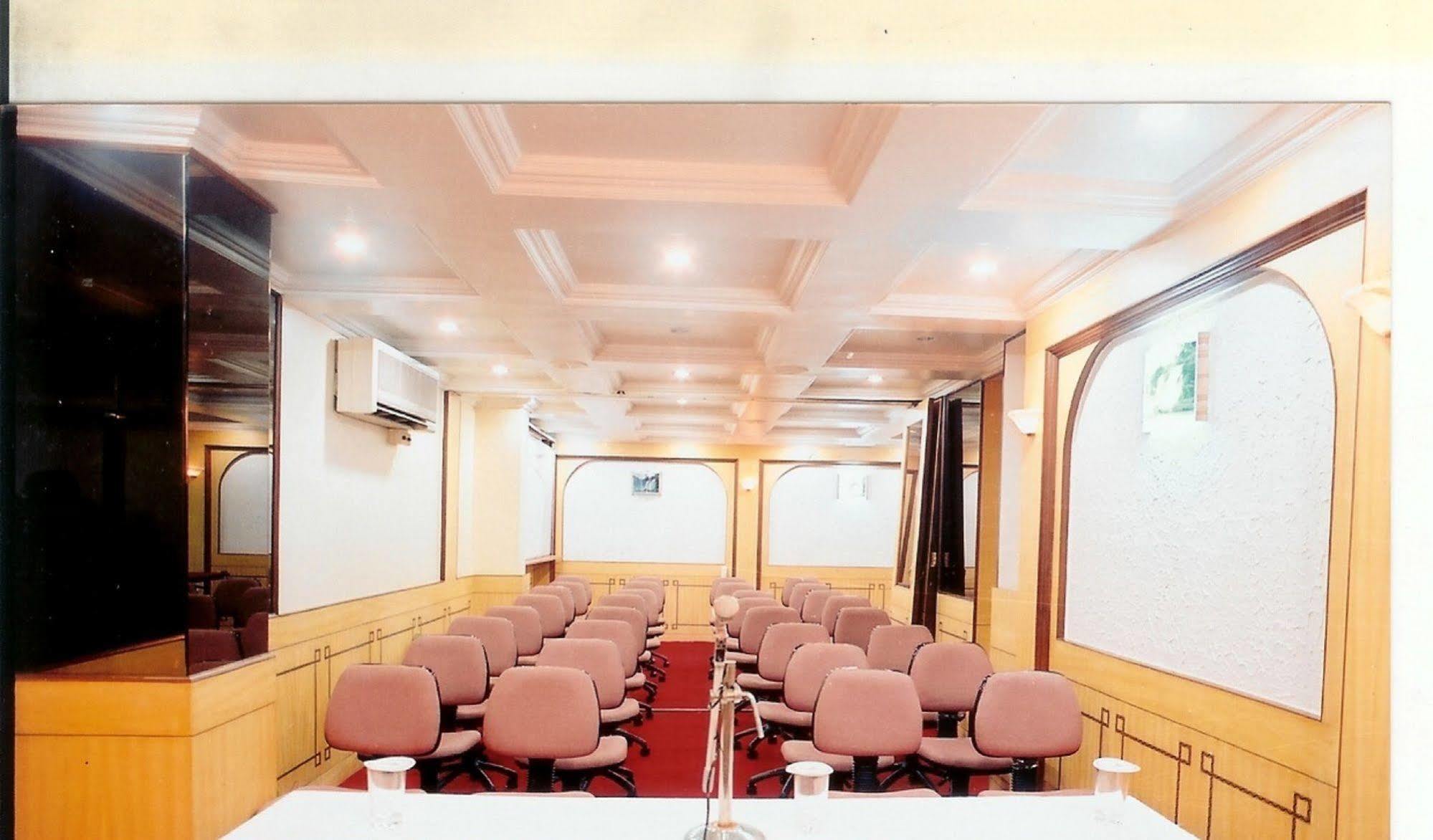 โรงแรมสวอน อินน์ ปูเน่ ภายนอก รูปภาพ